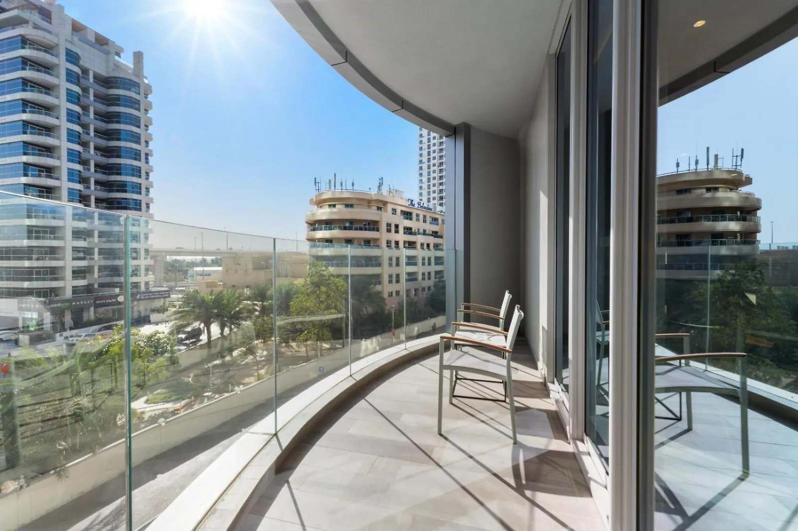Luxury Living In Dubai Marina - 1Br Extra Large Apartment