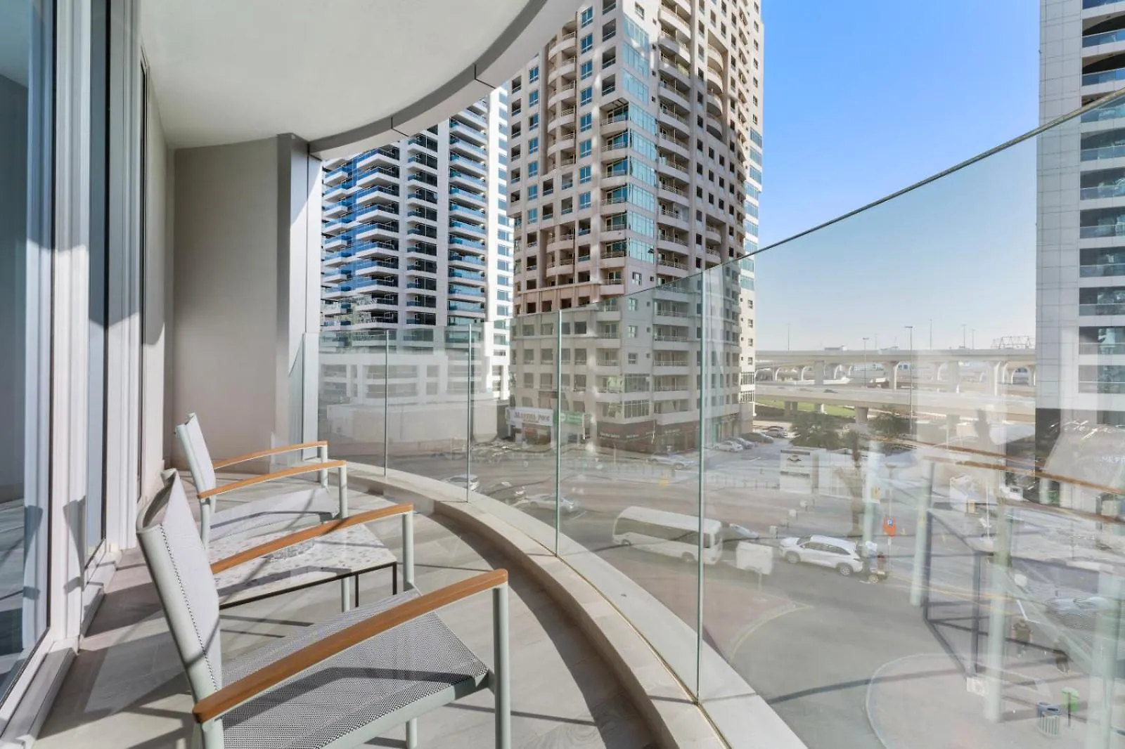 Luxury Living In Dubai Marina - 1Br Extra Large Apartment